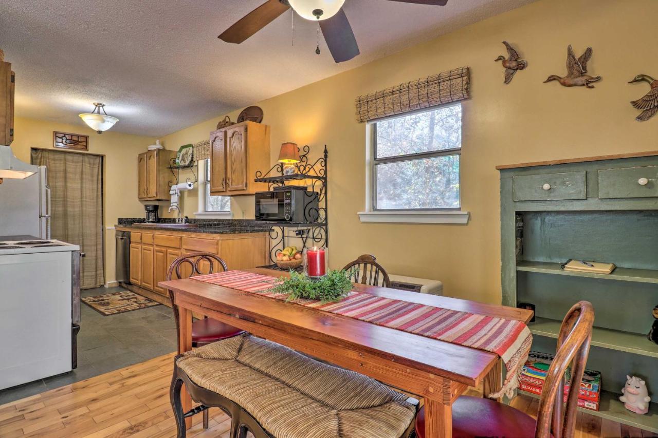 Вилла Creekside Retreat With Deck, 18 Miles To Wolf Ridge Weaverville Экстерьер фото
